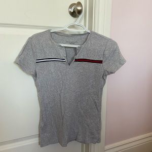 ✨2 FOR $20 TOMMY HILFIGER T-SHIRTS✨